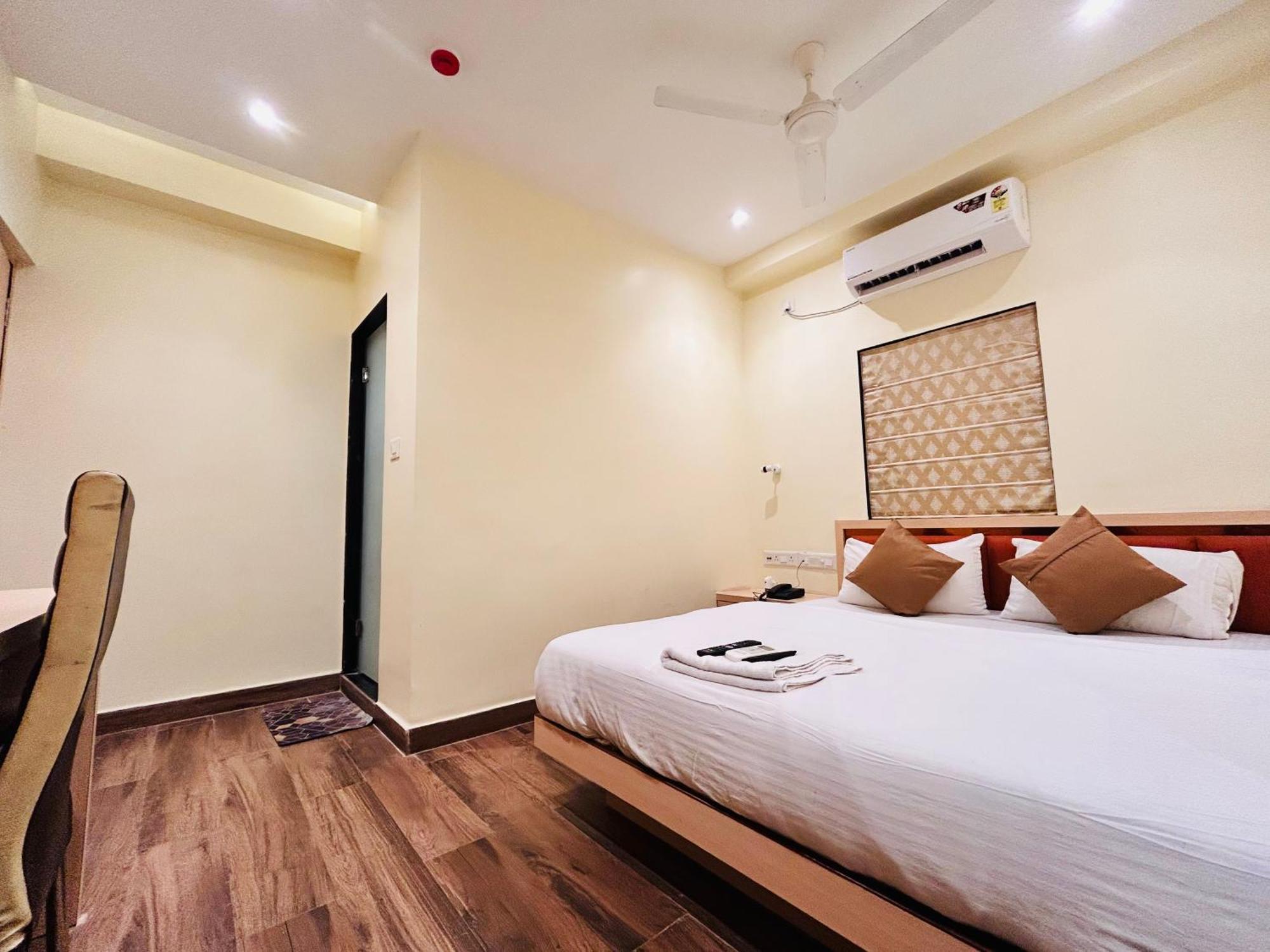 Golden Square - Kolkata Airport Hotel Exterior photo