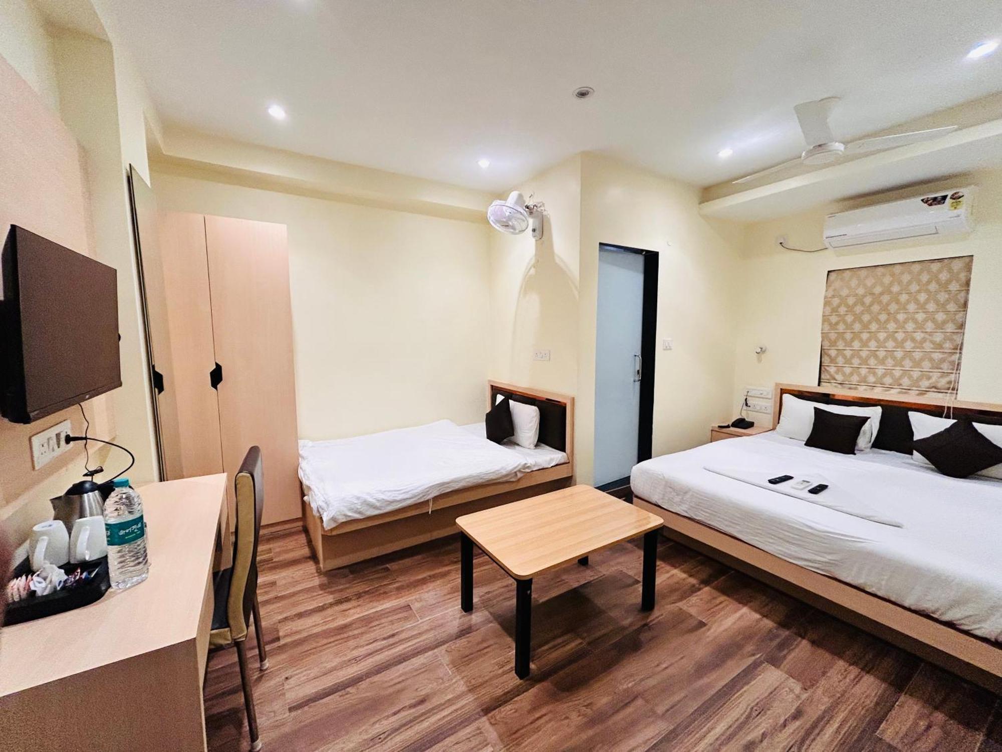 Golden Square - Kolkata Airport Hotel Exterior photo