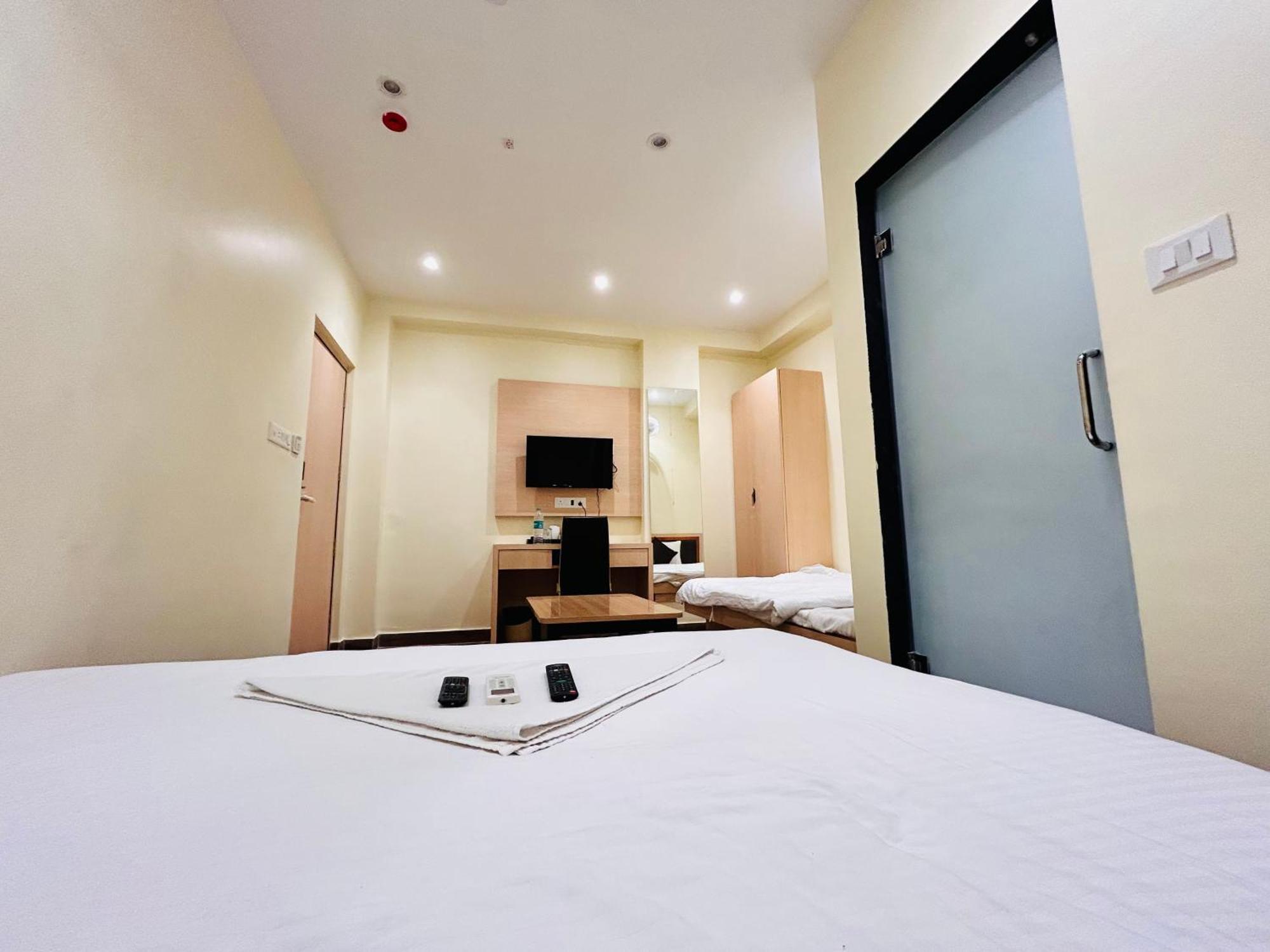 Golden Square - Kolkata Airport Hotel Exterior photo